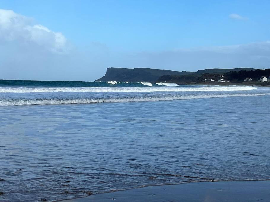 Seaside Apartment - 2 Storey 2 Bedrooms Ballycastle Buitenkant foto