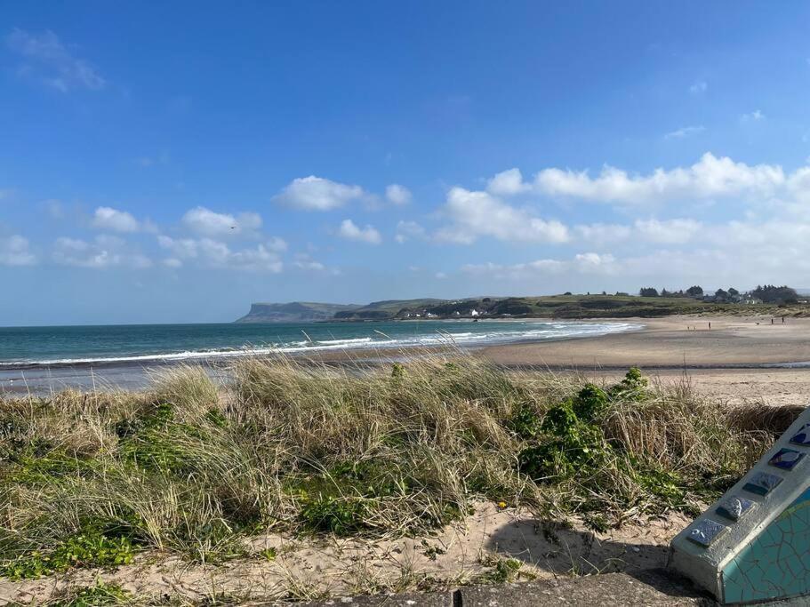 Seaside Apartment - 2 Storey 2 Bedrooms Ballycastle Buitenkant foto